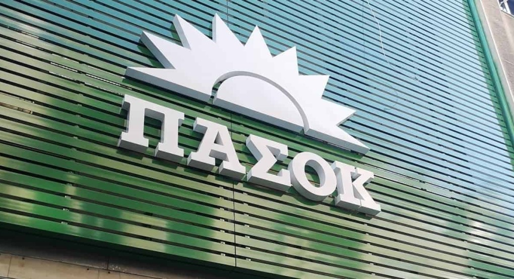 «Η παρέμβαση των 16 συνταγματολόγων ηχηρό καμπανάκι για την υποβάθμιση του κράτους δικαίου» «Η παρέμβαση των 16 συνταγματολόγων ηχηρό καμπανάκι για την υποβάθμιση του κράτους δικαίου»