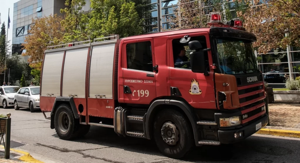 Στις φλόγες τυλίχθηκαν δύο αυτοκίνητα σε Χαλκιδική και Θεσσαλονίκη, ενώ ήταν εν κινήσει Στις φλόγες τυλίχθηκαν δύο αυτοκίνητα σε Χαλκιδική και Θεσσαλονίκη, ενώ ήταν εν κινήσει