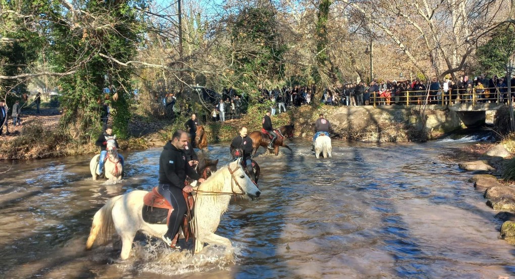 Αραβησσός: Οι καβαλάρηδες έπιασαν τον σταυρό