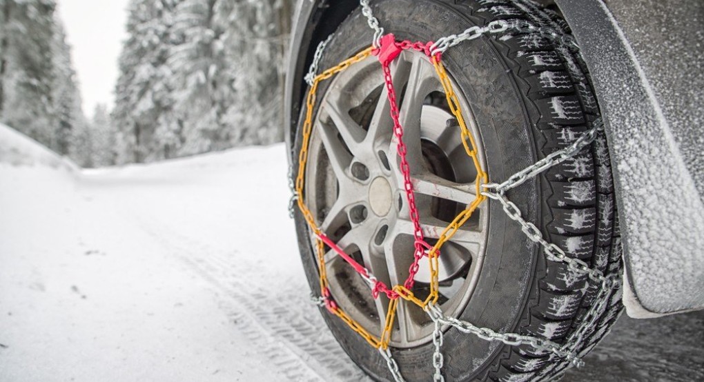 Αλυσίδες χιονιού και 3 ακόμη πράγματα που πρέπει να έχετε υποχρεωτικά στο αυτοκίνητο