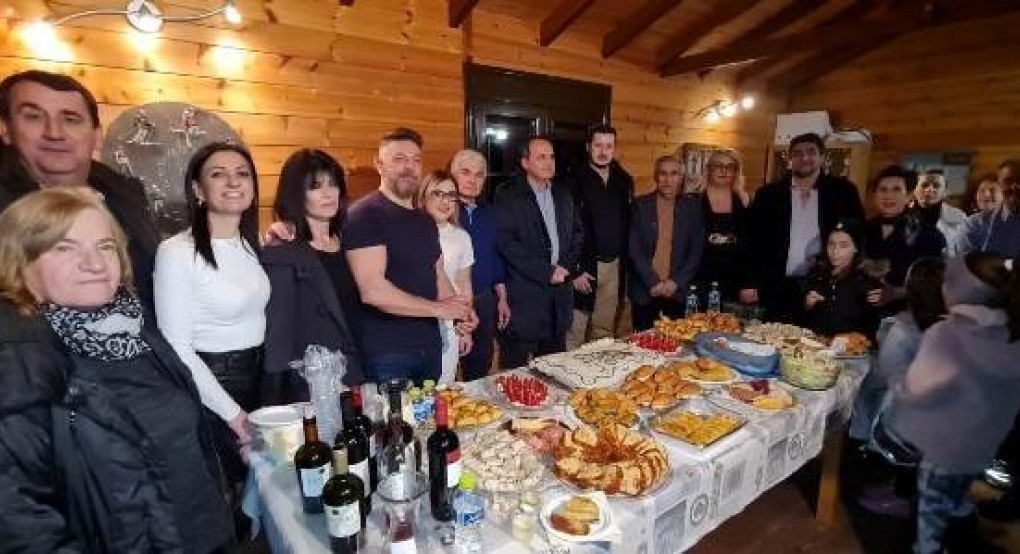 Ορειβατικός Όμιλος Γιαννιτσών: Έκοψε πίτα ενώνοντας τους...επικεφαλείς των παρατάξεων! Ορειβατικός Όμιλος Γιαννιτσών: Έκοψε πίτα ενώνοντας τους...επικεφαλείς των παρατάξεων!