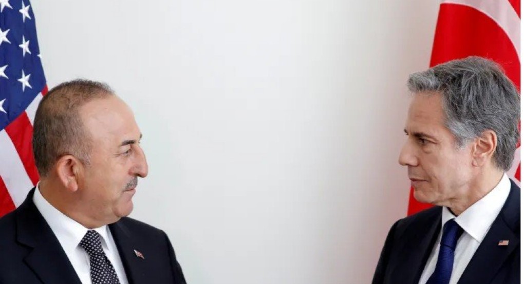 Παιχνίδι με τη φωτιά Παιχνίδι με τη φωτιά