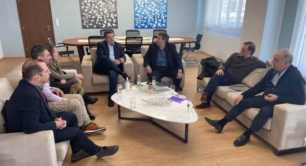 Στον Περιφερειάρχη ο Δήμαρχος Έδεσσας μαζί με συνεργάτες του Στον Περιφερειάρχη ο Δήμαρχος Έδεσσας μαζί με συνεργάτες του
