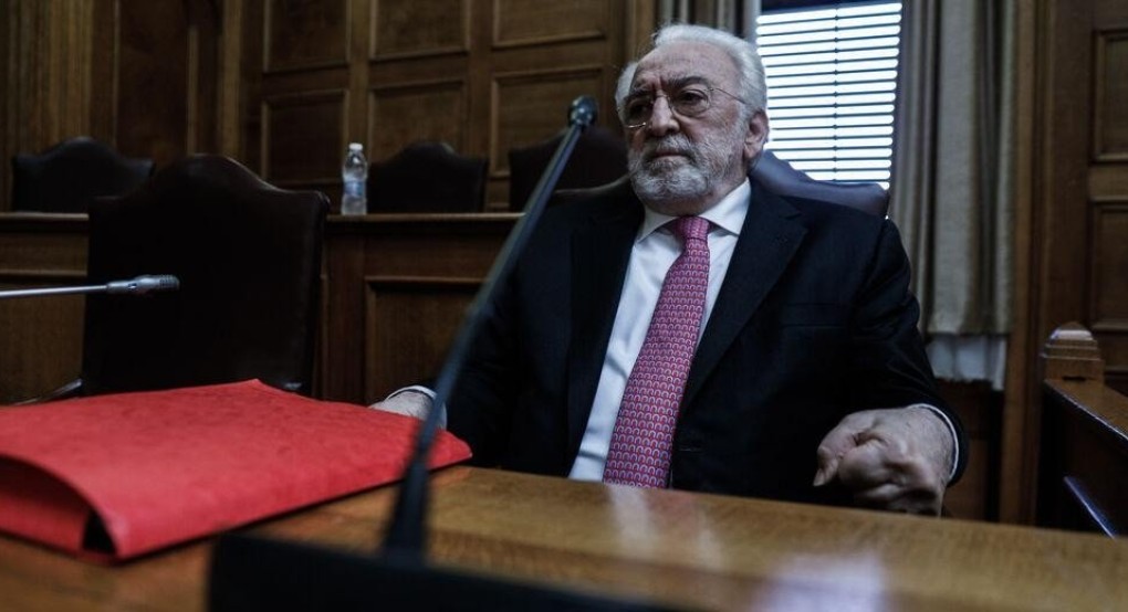 «Πιέσεις» κι «απειλές» από Καλογρίτσα κατήγγειλε πρώην στέλεχος της Τράπεζας Αττικής «Πιέσεις» κι «απειλές» από Καλογρίτσα κατήγγειλε πρώην στέλεχος της Τράπεζας Αττικής