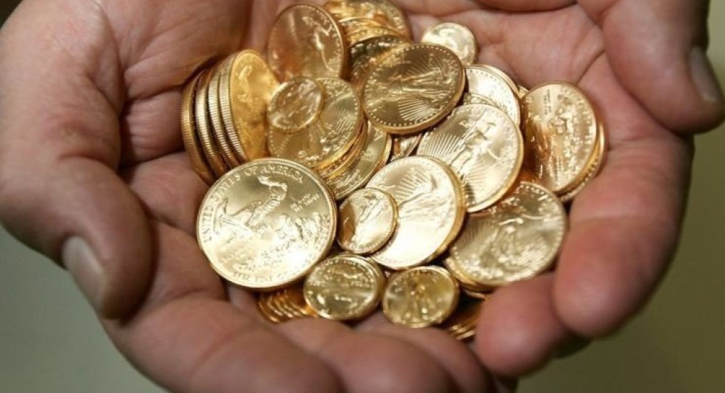 Χρυσές λίρες: Πόσες πούλησαν οι Έλληνες – Γιατί σπάνε τον κουμπαρά τους