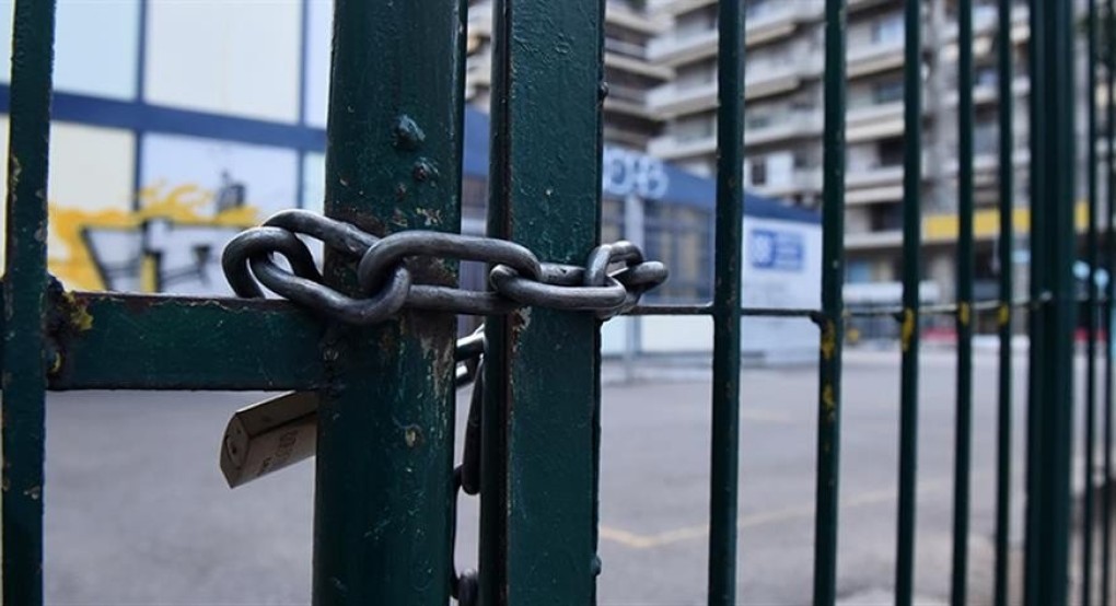 Βόλος: “Ντου” συμμορίας με καρδόνια σε σχολεία Βόλος: “Ντου” συμμορίας με καρδόνια σε σχολεία