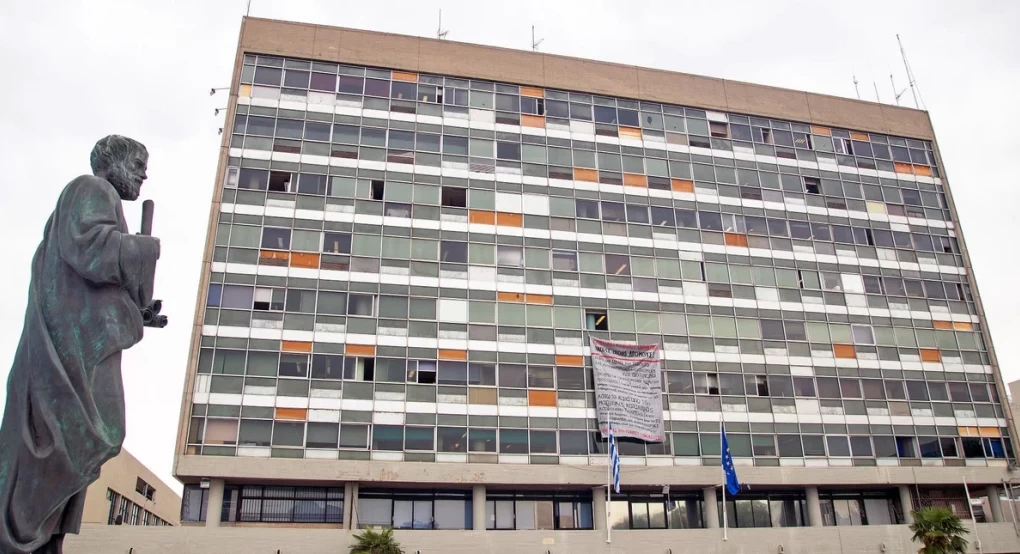 Θεσσαλονίκη: Καταγγελία φοιτήτριας του ΑΠΘ για σεξουαλική παρενόχληση στα μπάνια των εστιών από 3 άτομα