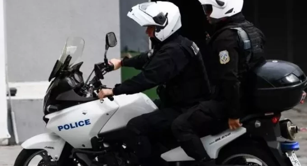 Νεαρός αλλοδαπός προσποιούταν τον αστυνομικό - Σταμάτησε πολίτη για έλεγχο Νεαρός αλλοδαπός προσποιούταν τον αστυνομικό - Σταμάτησε πολίτη για έλεγχο
