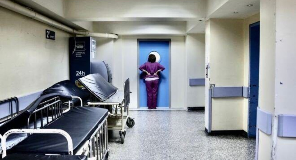 ΠΟΕΔΗΝ: Απολύονται 6.000 εργαζόμενοι από τα νοσοκομεία και αναλαμβάνουν εργολάβοι