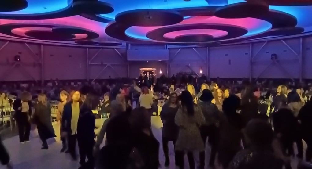 Συμβαίνει τώρα: Μια γεύση από τον χορό του Συλλόγου Φίλων Νοσοκομείου Γιαννιτσών-Ο Πασχάλης στην πόλη