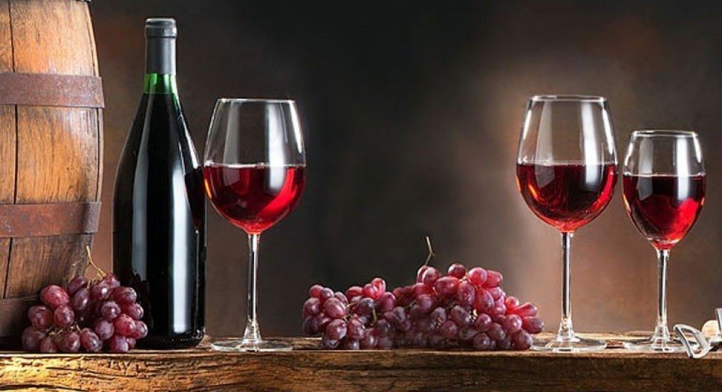 Όλο και περισσότερο ελληνικό κρασί πίνουν στο εξωτερικό