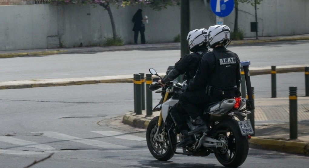 Θεσσαλονίκη: «Έσπασα το παράθυρο και μπήκα στο αυτοκίνητο» Θεσσαλονίκη: «Έσπασα το παράθυρο και μπήκα στο αυτοκίνητο»