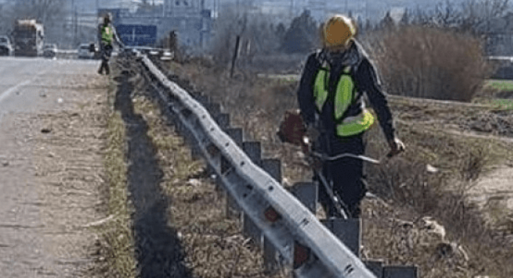Εργασίες καθαρισμού ερεισμάτων στην Εθνική Οδό 2 Θεσσαλονίκης – Έδεσσας από την Περιφέρεια Κεντρικής Μακεδονίας Εργασίες καθαρισμού ερεισμάτων στην Εθνική Οδό 2 Θεσσαλονίκης – Έδεσσας από την Περιφέρεια Κεντρικής Μακεδονίας