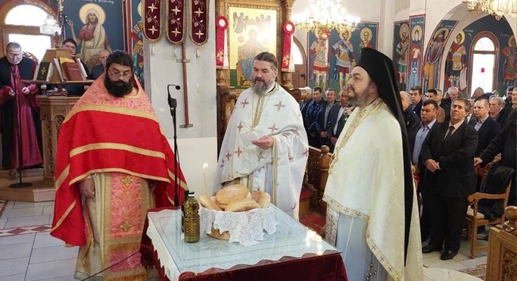 Πανηγυρική θεία λειτουργία στην Περαία Πανηγυρική θεία λειτουργία στην Περαία
