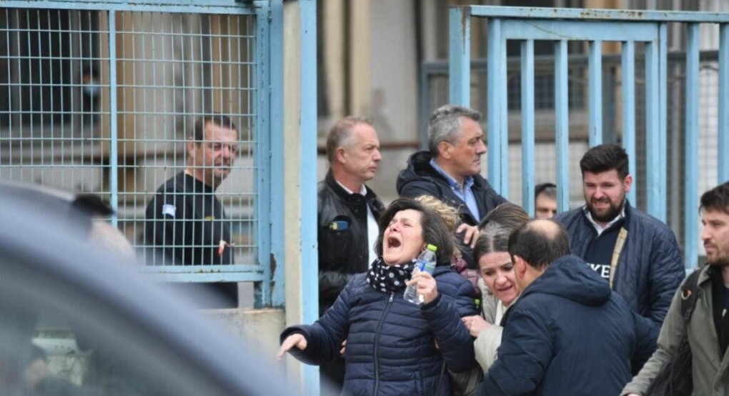 Σύγκρουση τρένων: Η κραυγή μητέρας έξω από το νοσοκομείο της Λάρισας – «Πού είναι το κορίτσι μου;» Σύγκρουση τρένων: Η κραυγή μητέρας έξω από το νοσοκομείο της Λάρισας – «Πού είναι το κορίτσι μου;»