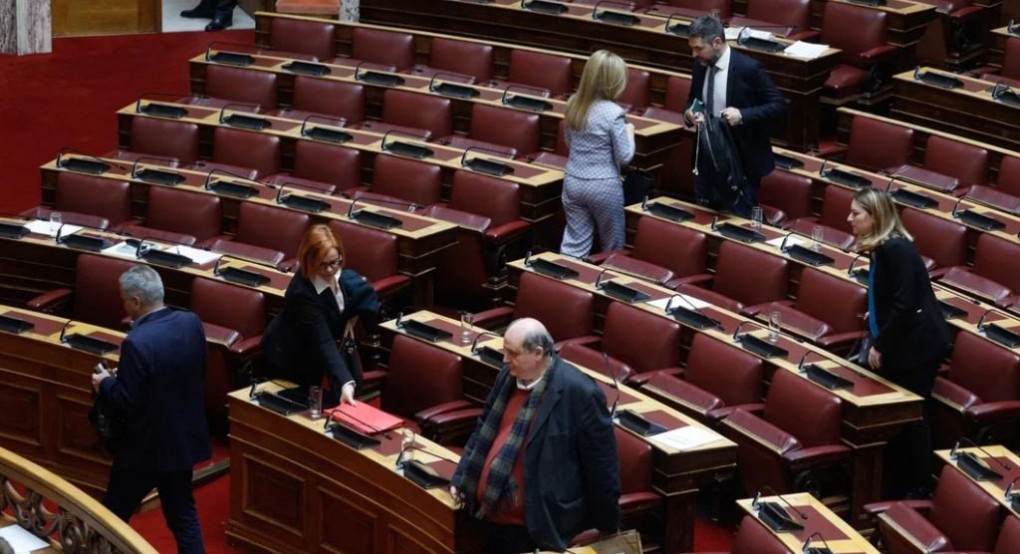 Αποχώρησε ο ΣΥΡΙΖΑ από τη συνεδρίαση για να πάνε οι βουλευτές στο συλλαλητήριο Αποχώρησε ο ΣΥΡΙΖΑ από τη συνεδρίαση για να πάνε οι βουλευτές στο συλλαλητήριο
