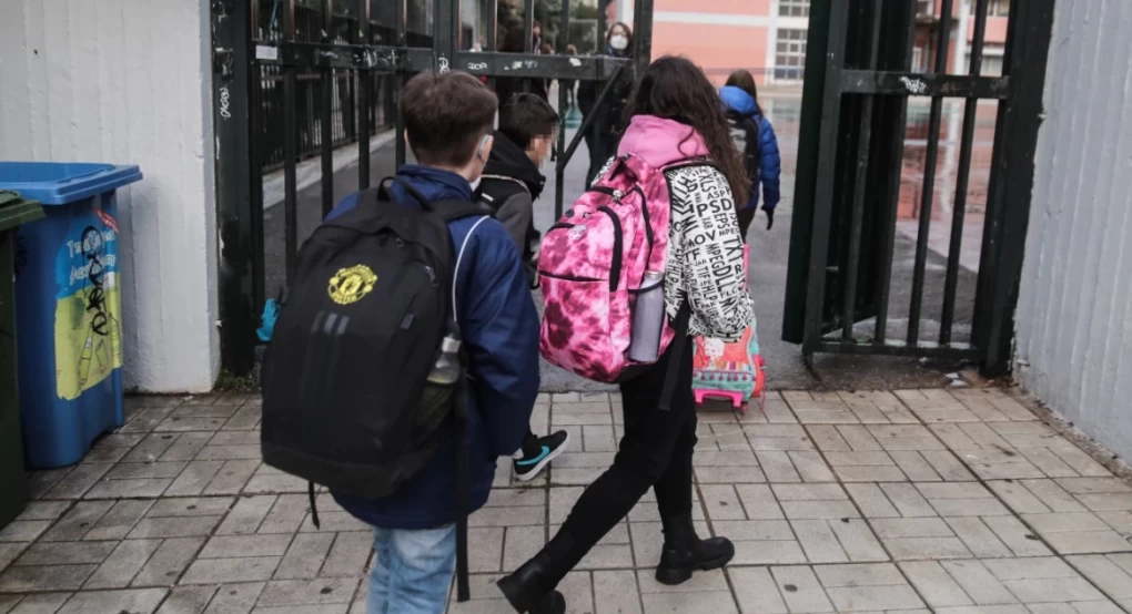 Ηράκλειο: Δεκαεπτάχρονος πήγε με όπλο στο σχολείο Ηράκλειο: Δεκαεπτάχρονος πήγε με όπλο στο σχολείο