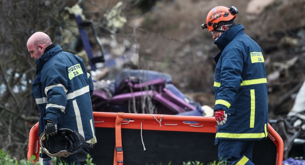 Βρέθηκαν φιάλες στο σημείο του δυστυχήματος στα Τέμπη