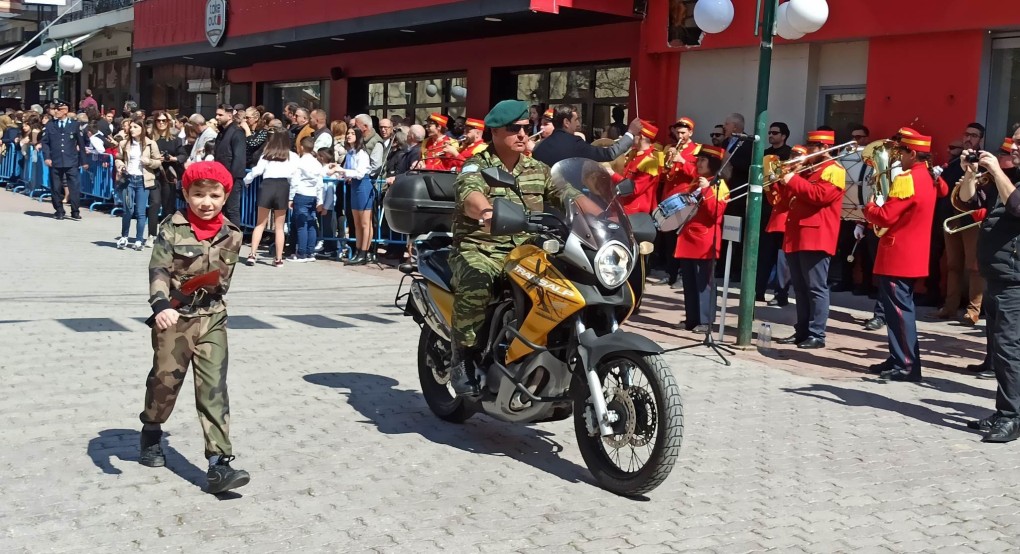 25 Μαρτίου Γιαννιτσά: Ο "φαιοπράσινος" τόνος από τον Σύλλογο "Αχιλλέας Μιμιλίδης" 25 Μαρτίου Γιαννιτσά: Ο "φαιοπράσινος" τόνος από τον Σύλλογο "Αχιλλέας Μιμιλίδης"