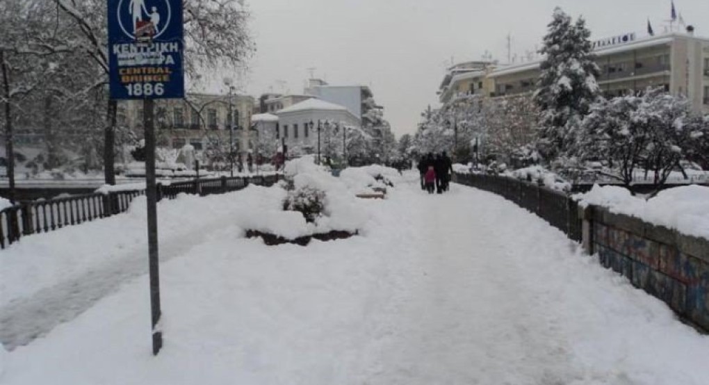 Τρίκαλα: Στους 20 πόντους το χιόνι στα ορεινά