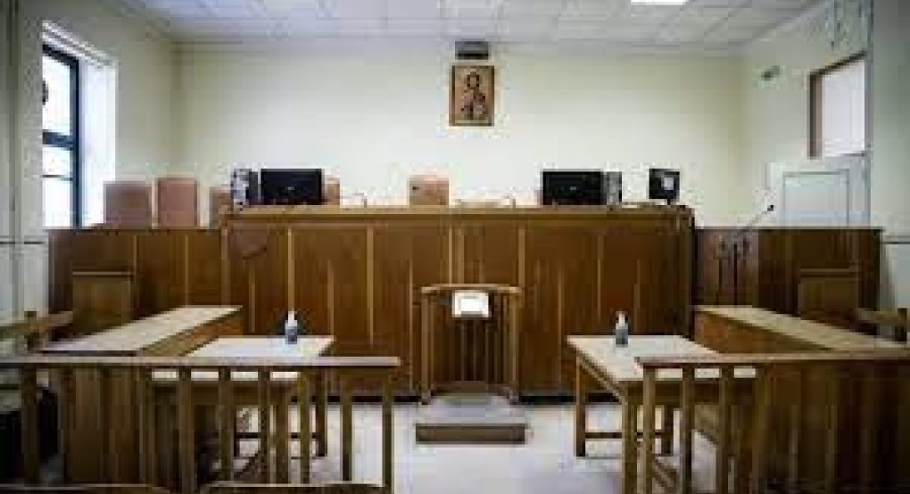 Λάρισα: Στο εδώλιο πατέρας που βίαζε για έξι χρόνια την ανήλικη κόρη του Λάρισα: Στο εδώλιο πατέρας που βίαζε για έξι χρόνια την ανήλικη κόρη του