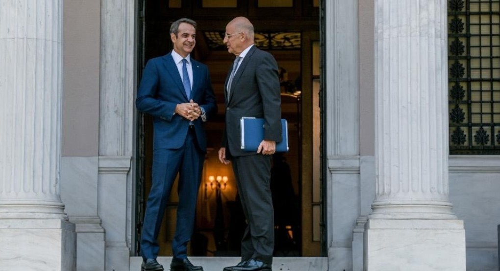 «Ευγενικές» αποστάσεις Δένδια από Μητσοτάκη, σηκώνει το γάντι στον Άδωνη «Ευγενικές» αποστάσεις Δένδια από Μητσοτάκη, σηκώνει το γάντι στον Άδωνη