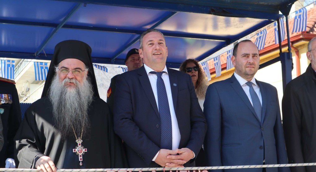 Περήφανος ο Δήμαρχος Αλμωπίας: Χειροκρότησε τον γιo του και τα παιδιά της Αριδαίας Περήφανος ο Δήμαρχος Αλμωπίας: Χειροκρότησε τον γιo του και τα παιδιά της Αριδαίας
