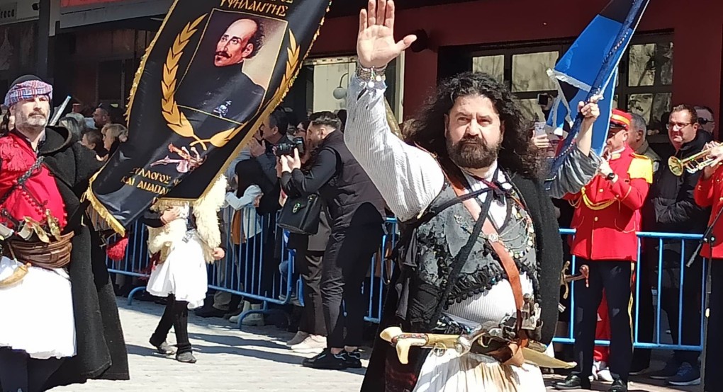 Σύλλογος Φίλων Ιστορίας: Έναρξη παρέλασης με ζωντανή την αναπαράσταση της! Σύλλογος Φίλων Ιστορίας: Έναρξη παρέλασης με ζωντανή την αναπαράσταση της!