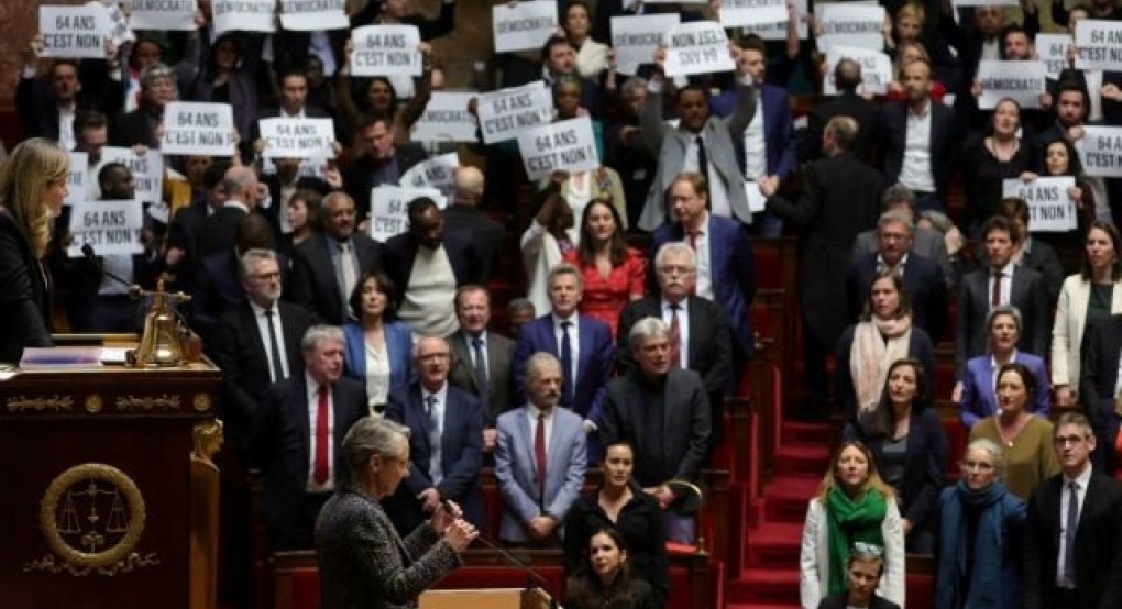 Γαλλία: Ο Μακρόν παρακάμπτει το κοινοβούλιο για να περάσει το συνταξιοδοτικό