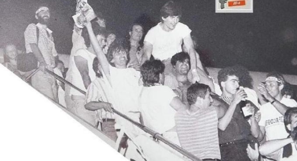 Η αξεπέραστη φωτογραφία Κωστίκου με «Μανάβη»: «Καλό ταξίδι Στρατηγέ» Η αξεπέραστη φωτογραφία Κωστίκου με «Μανάβη»: «Καλό ταξίδι Στρατηγέ»
