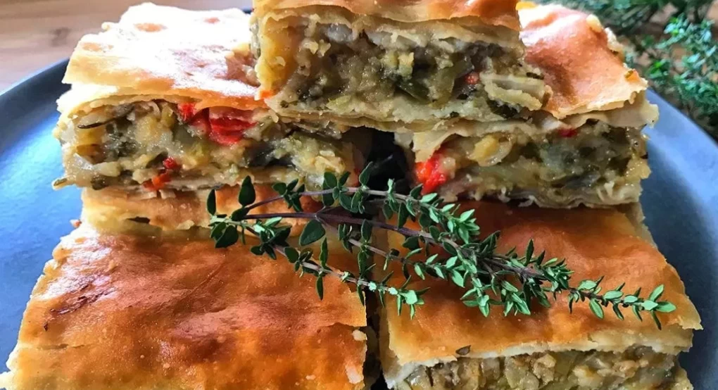 Η συνταγή της ημέρας - Νηστίσιμη αρωματική πατατόπιτα με μυρωδικά