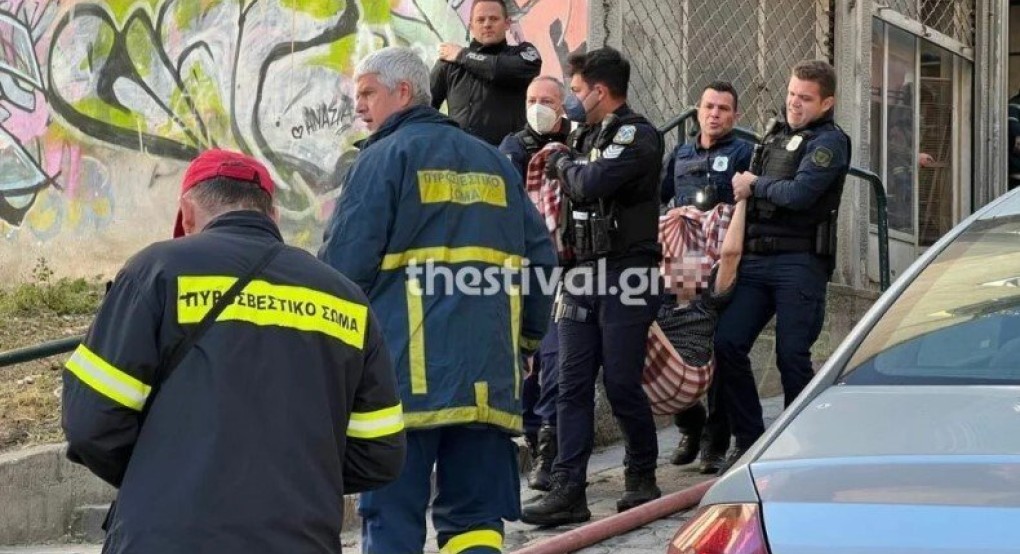 Φωτιά σε διαμέρισμα στη Θεσσαλονίκη: Δύο γυναίκες στο νοσοκομείο
