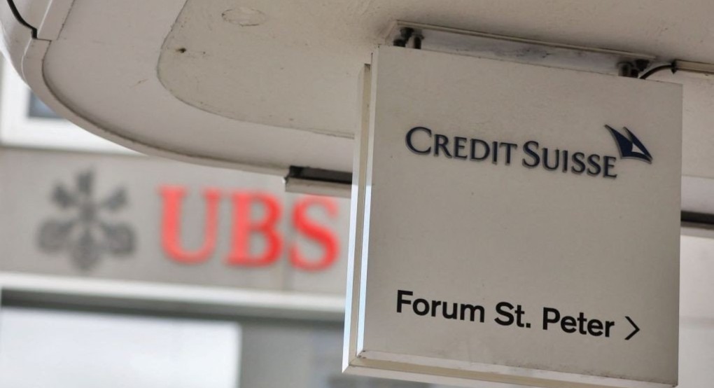 UBS – Credit Suisse: Σε κίνδυνο το 20-30% των θέσεων εργασίας