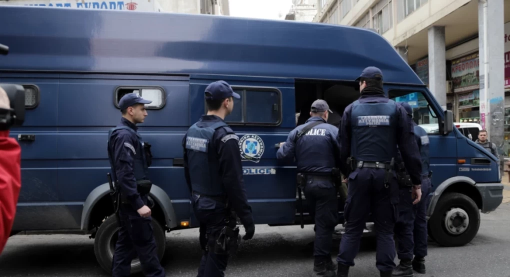 200 αστυνομικοί έβαλαν τέλος σε σπείρα δουλεμπόρων 200 αστυνομικοί έβαλαν τέλος σε σπείρα δουλεμπόρων