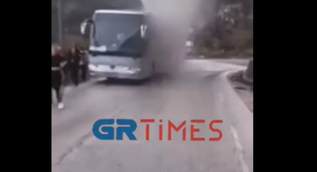 Μέτσοβο: Βίντεο από τη φωτιά που ξέσπασε λεωφορείο με 52 μαθητές