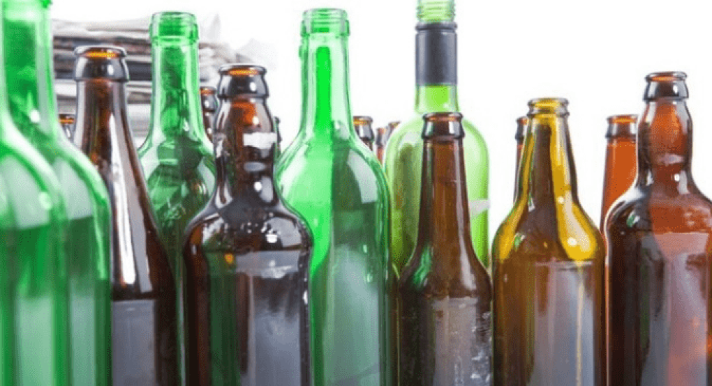 Ακόμα κι οι μεγαλύτεροι πότες το αγνοούν: Εσύ ξέρεις για ποιο λόγο τα μπουκάλια μπίρας είναι πράσινα ή καφέ;
