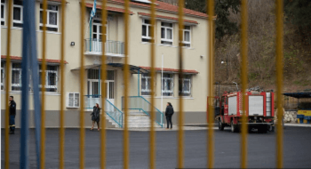 Μαθητής τραυματίστηκε από ρίψη πέτρας σε σχολείο της Επανομής Μαθητής τραυματίστηκε από ρίψη πέτρας σε σχολείο της Επανομής