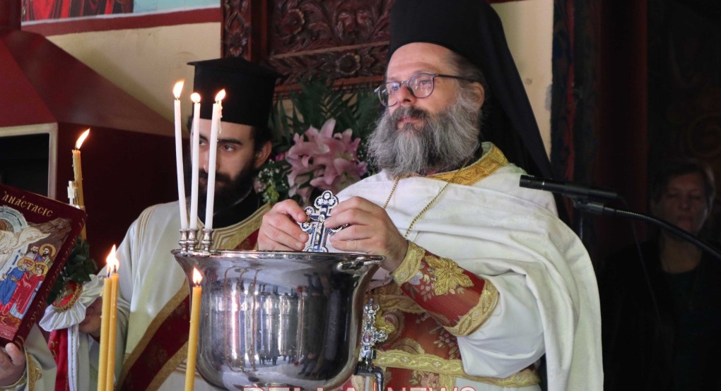 Νέα Ζωή: Ευλόγησε τους πιστούς ο πατήρ Αντώνιος Νέα Ζωή: Ευλόγησε τους πιστούς ο πατήρ Αντώνιος