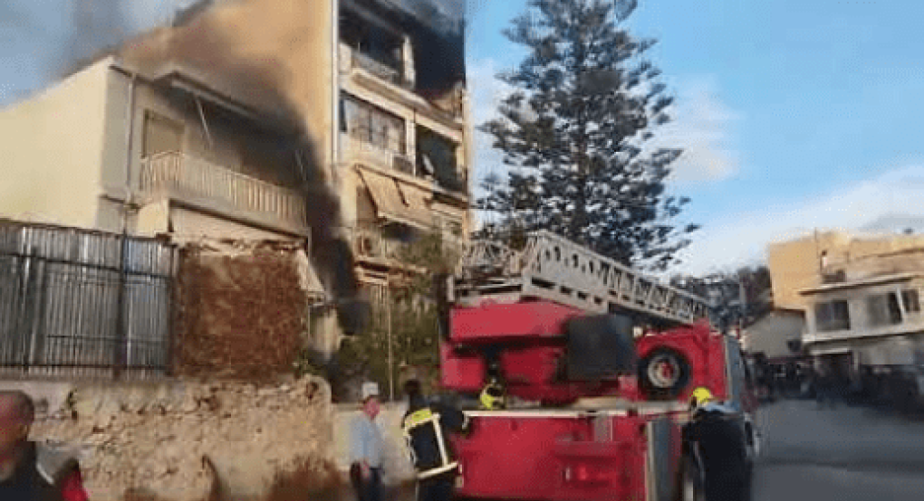 Πάτρα: Εκρήξεις και μεγάλη φωτιά σε διαμέρισμα πολυκατοικίας