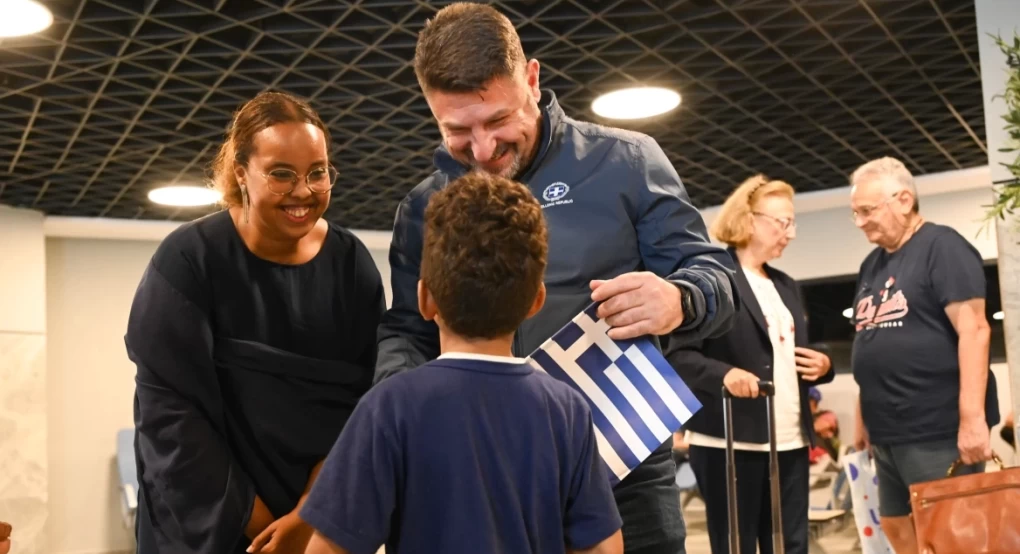 Φτάνουν οι πρώτοι εγκλωβισμένοι - Σε εξέλιξη δεύτερη επιχείρηση για διασωληνωμένο Έλληνα τραυματία