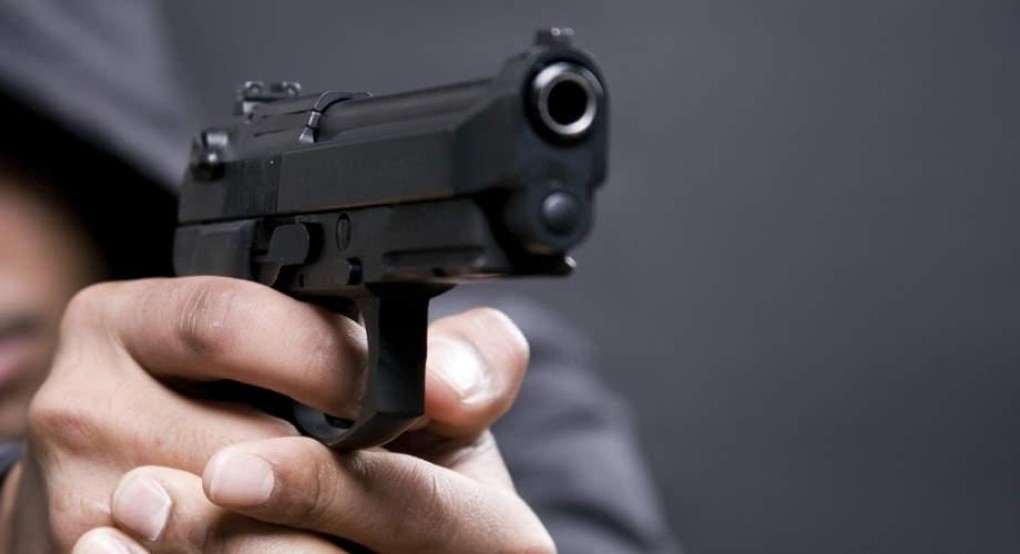 Ζευγάρι καταγγέλλει το γείτονα ότι τους απειλεί με όπλο – «Φοβόμαστε να βγούμε από το σπίτι»