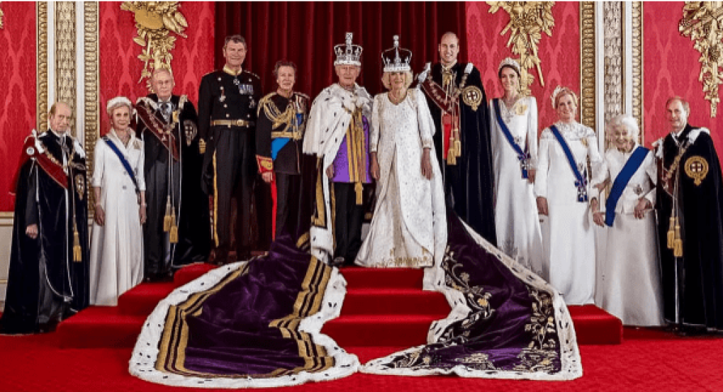 Τι δείχνει το πρώτο επίσημο πορτρέτο της νέας βασιλικής οικογένειας