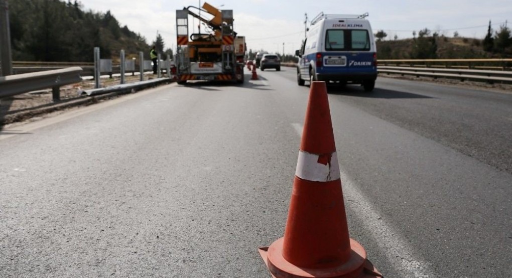 Εργασίες διαγράμμισης και εργασίες αντικατάστασης στηθαίων ασφαλείας στην Εθνική Οδό 2 Θεσσαλονίκης-Έδεσσας Εργασίες διαγράμμισης και εργασίες αντικατάστασης στηθαίων ασφαλείας στην Εθνική Οδό 2 Θεσσαλονίκης-Έδεσσας