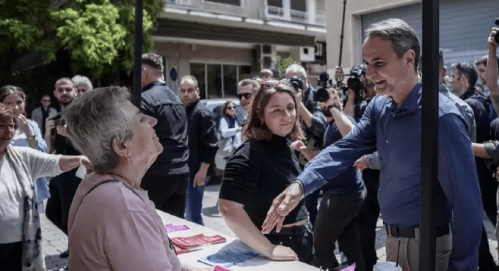 Εκλογές 2023: «Να μας κοπεί το χέρι» - Μέλος του ΜέΡΑ25 αρνήθηκε χειραψία με τον Μητσοτάκη