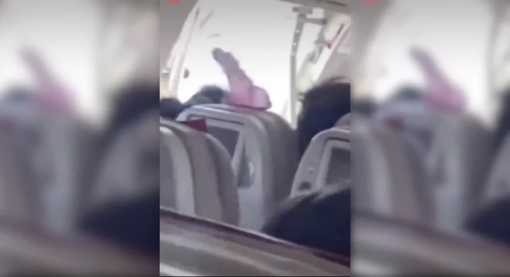 Πτήση τρόμου στη Νότια Κορέα -Άνοιξε μία από τις πόρτες ασφαλείας του αεροσκάφους λίγο πριν τη προσγείωση! Πτήση τρόμου στη Νότια Κορέα -Άνοιξε μία από τις πόρτες ασφαλείας του αεροσκάφους λίγο πριν τη προσγείωση!