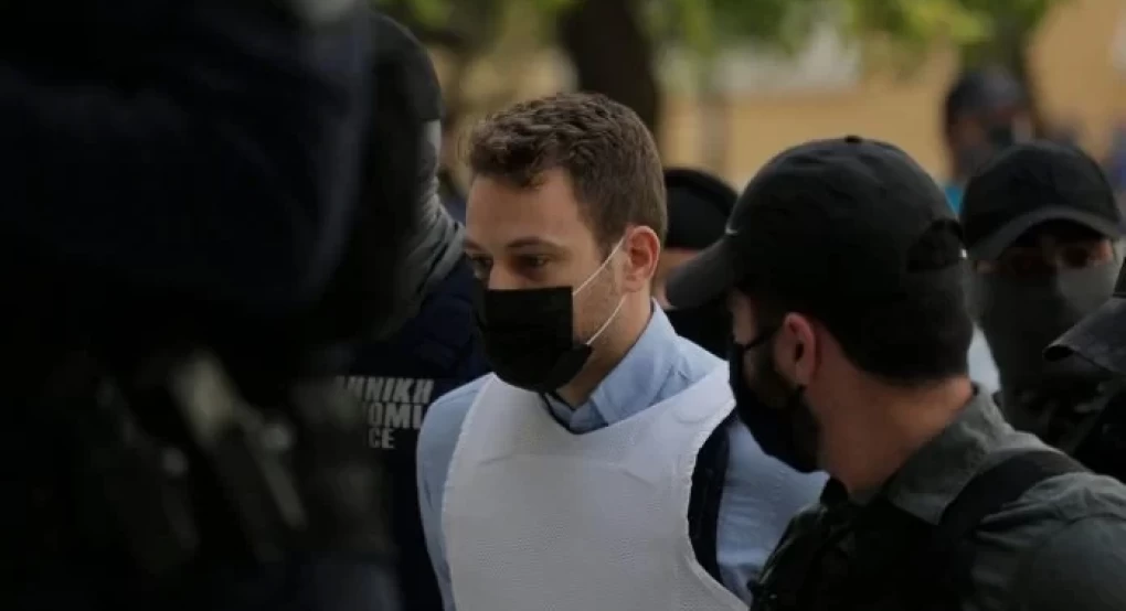 Επεισοδιακή διακοπή στη δίκη του Μπάμπη Αναγνωστόπουλου: Κενό το εδώλιο και τα έδρανα της υπεράσπισης