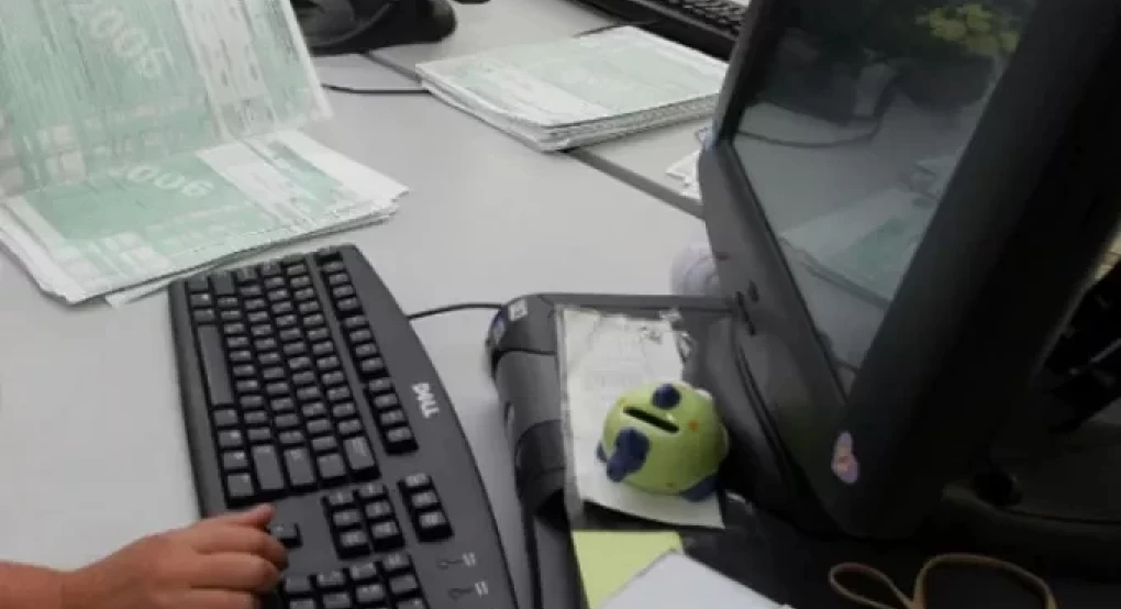 Συνελήφθη εφοριακός στη Θεσσαλονίκη για «φακελάκι» – Υποσχόταν μειώσεις χρεών Συνελήφθη εφοριακός στη Θεσσαλονίκη για «φακελάκι» – Υποσχόταν μειώσεις χρεών