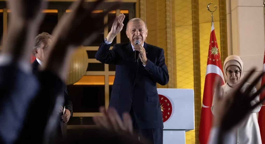Politico: Πώς ψήφισαν οι Τούρκοι -Η νίκη Ερντογάν αποκαλύπτει τη βαθιά πόλωση στην τουρκική κοινωνία Politico: Πώς ψήφισαν οι Τούρκοι -Η νίκη Ερντογάν αποκαλύπτει τη βαθιά πόλωση στην τουρκική κοινωνία