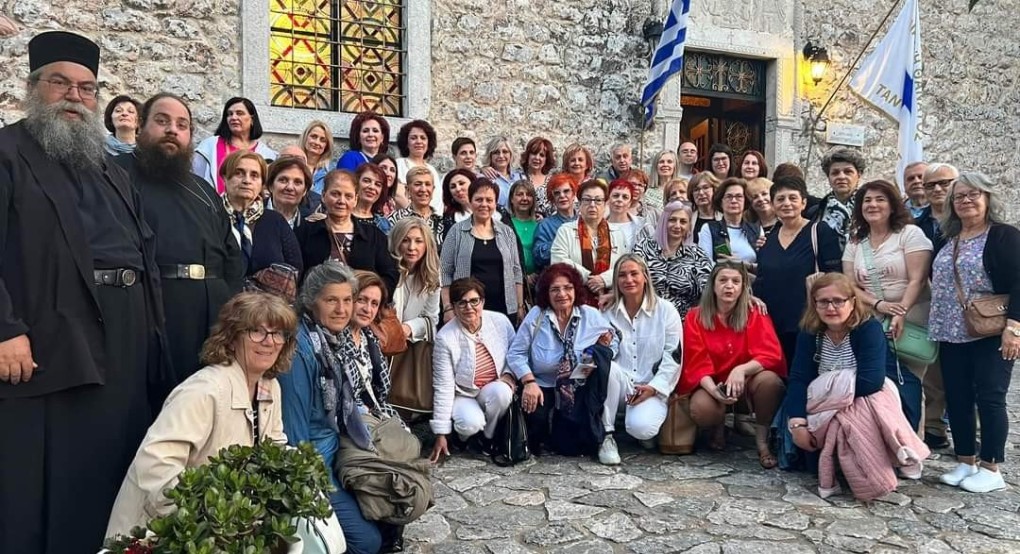 Στην Μάνη προσκυνητές απο τα Γιαννιτσά Στην Μάνη προσκυνητές απο τα Γιαννιτσά