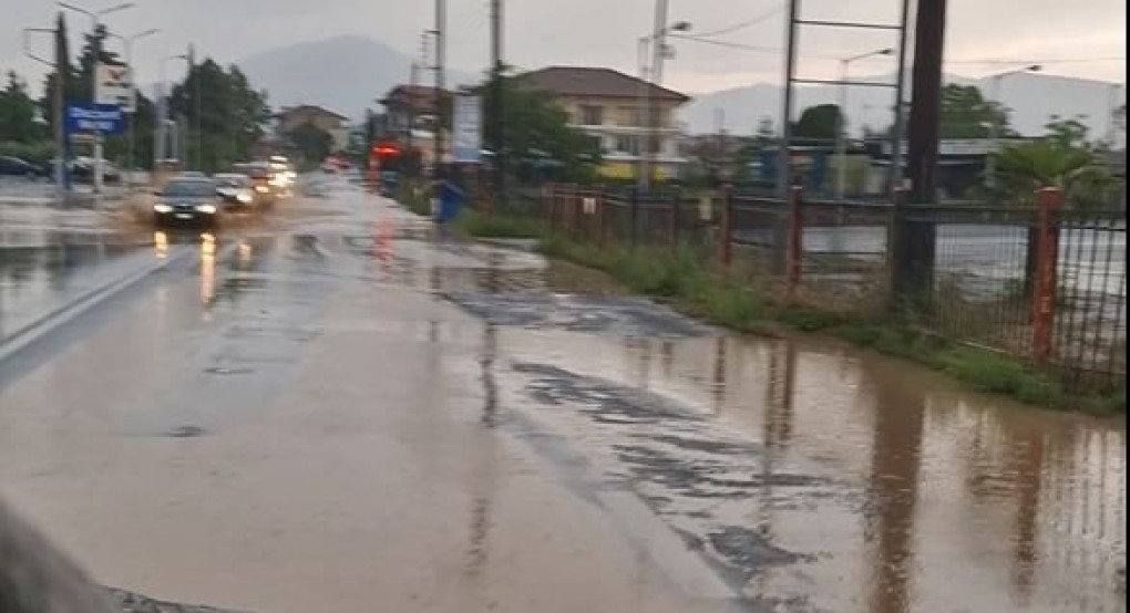 Χαλασμός "Κυρίου" στα Γιαννιτσά (πριν από λίγη ώρα)-πλημμύρισαν οι δρόμοι